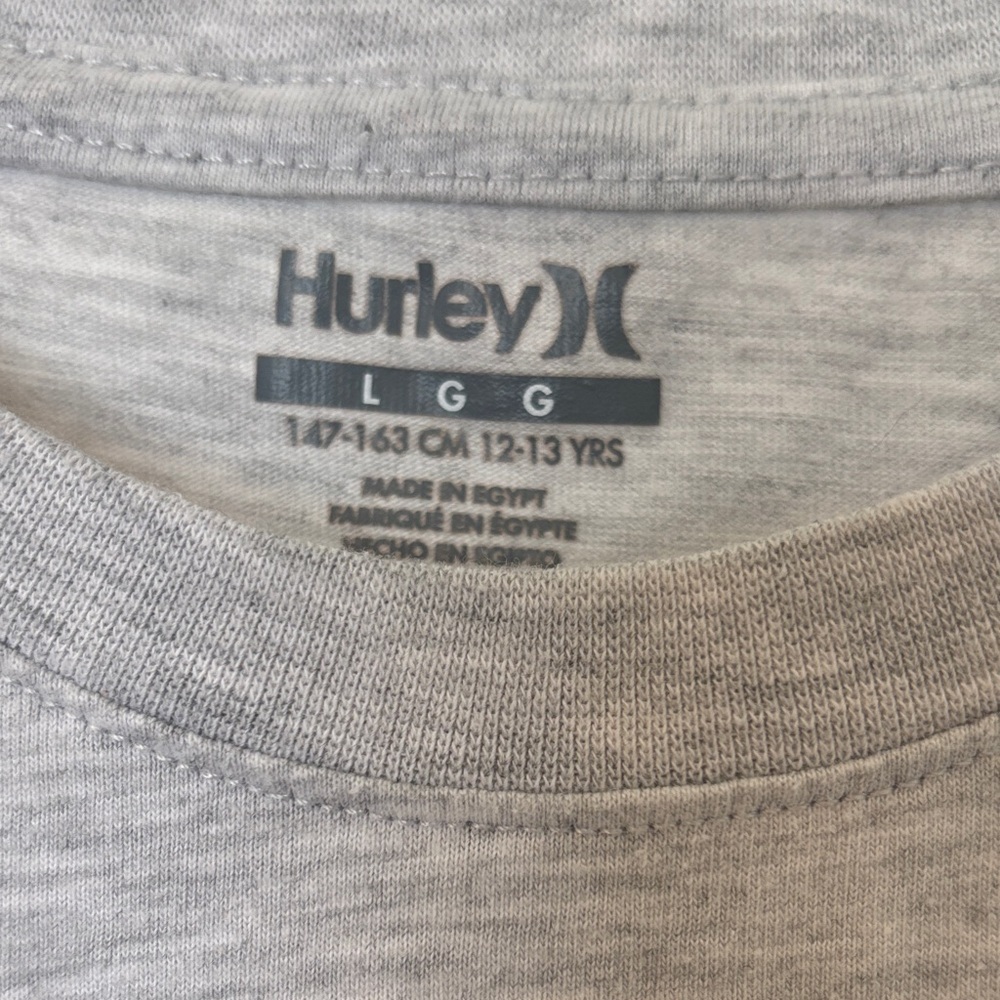 Hurley Gray Tee with Vibrant Shark Design - Picture 3 of 4